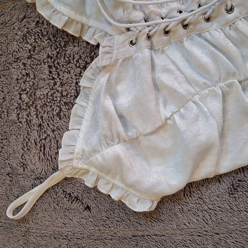 White Lace-Up Ruffled Crop Top - Picture 4 of 5